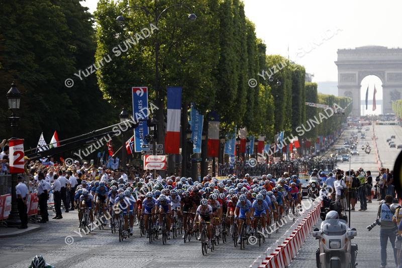 Peloton in Champs-Elysees007p.jpg